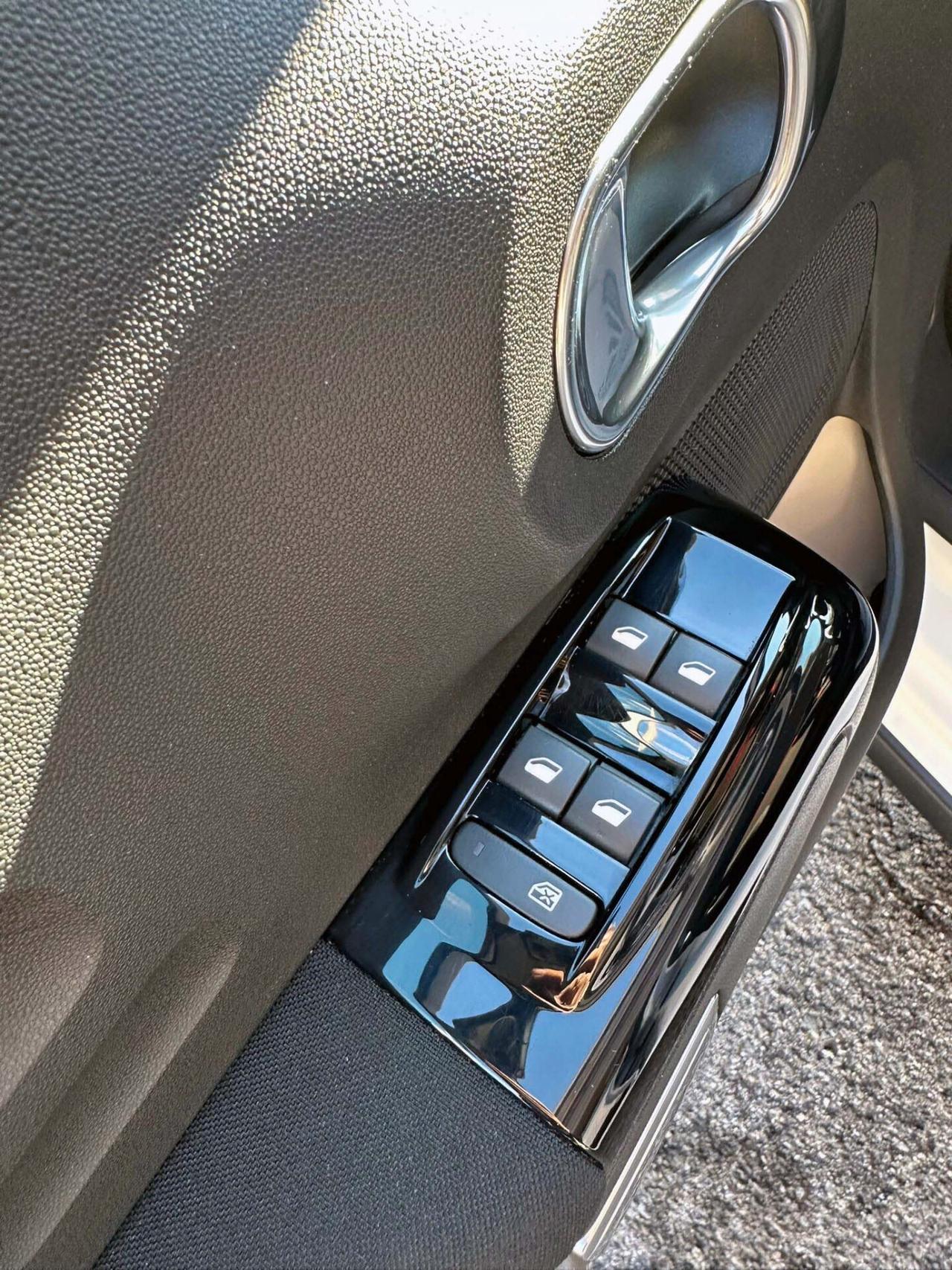 Citroen C3 PureTech 82 Shine Telecamera Apple e Android Auto Cerchi in Lega