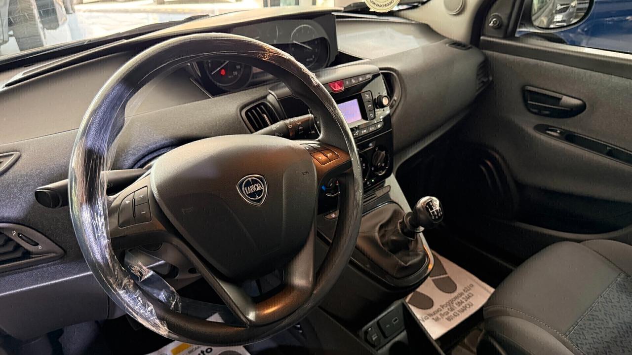 Lancia Ypsilon 1.0 FireFly 5 porte S&S Hybrid Silver