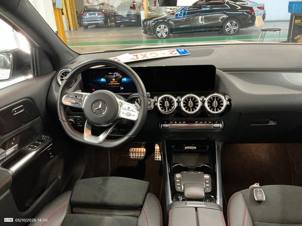 MERCEDES-BENZ GLA 180D 115CV AUTOMATIC AMG LINE ( FARI LED - AMBIENT LIGHTS - CRUISE - PELLE - NAVI PREMIUM - PARK ASSIST - TELECAMERA POST. - CERCHI 19 )