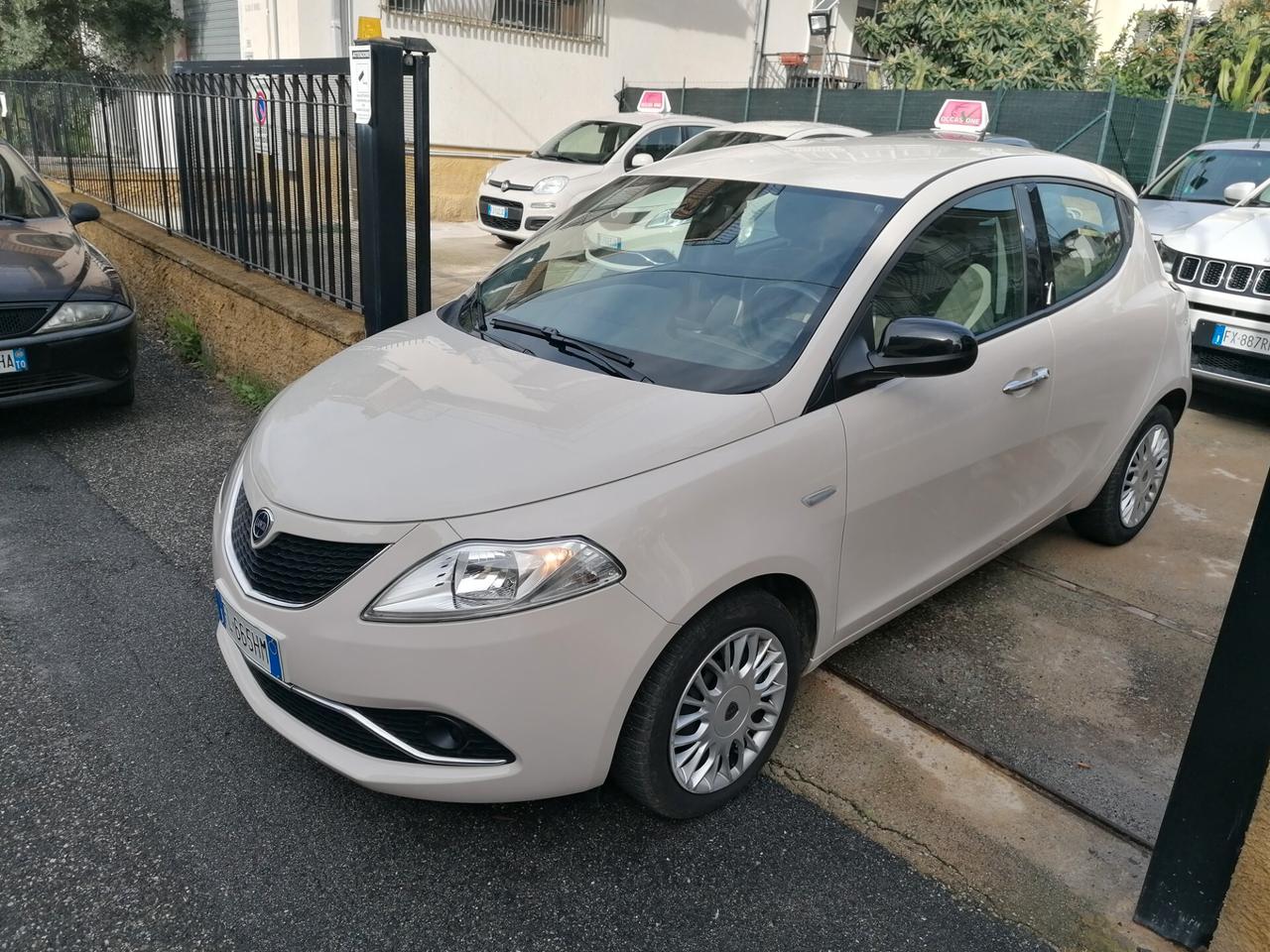 Lancia Ypsilon 1.2 69 CV 5 porte GPL Ecochic Gold