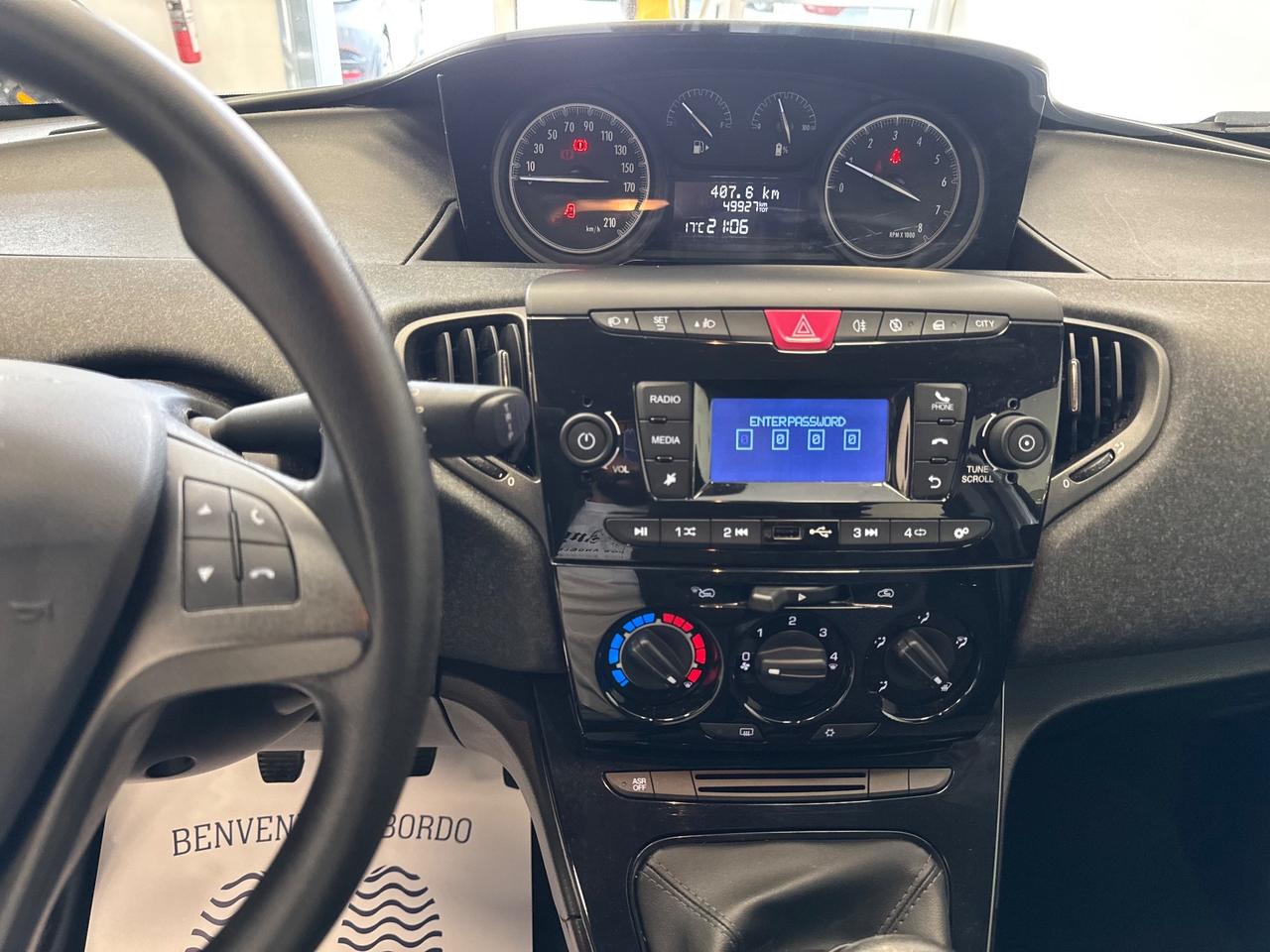 Lancia Ypsilon 1.0 FireFly 5 porte S&S Hybrid Ecochic Silver