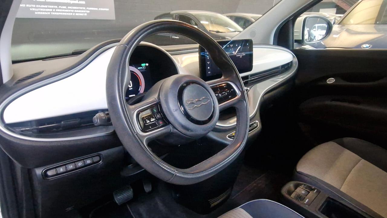 Fiat 500 500e Berlina 42 kWh La Prima
