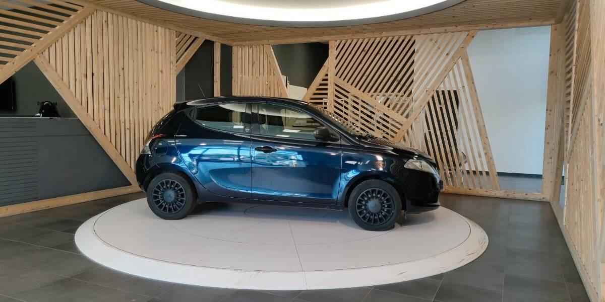 Lancia Ypsilon 1.0 firefly hybrid Silver s&s 70cv