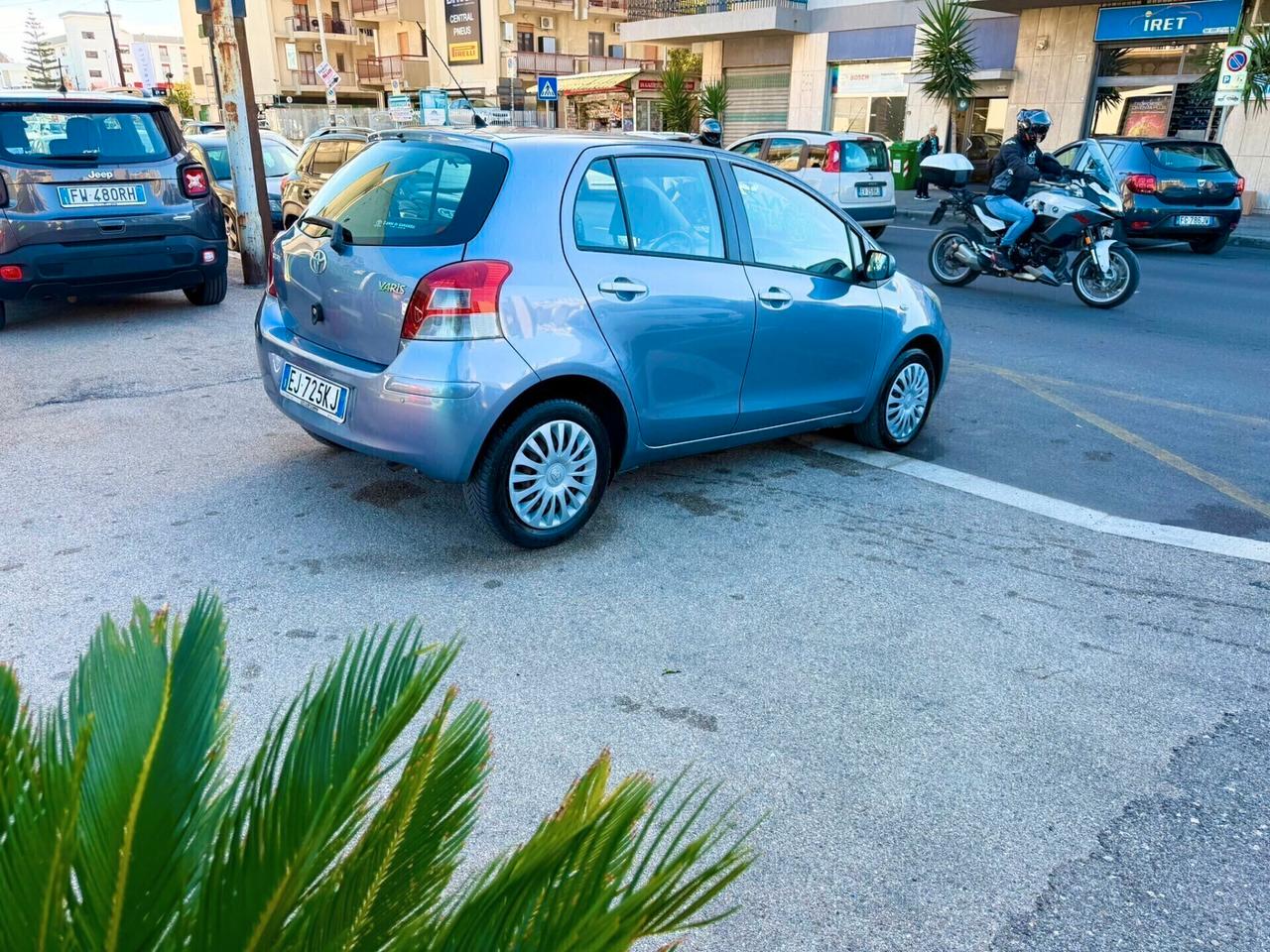 Toyota Yaris 1.0 5 porte Sol - Anno 2011 - Neopatentato