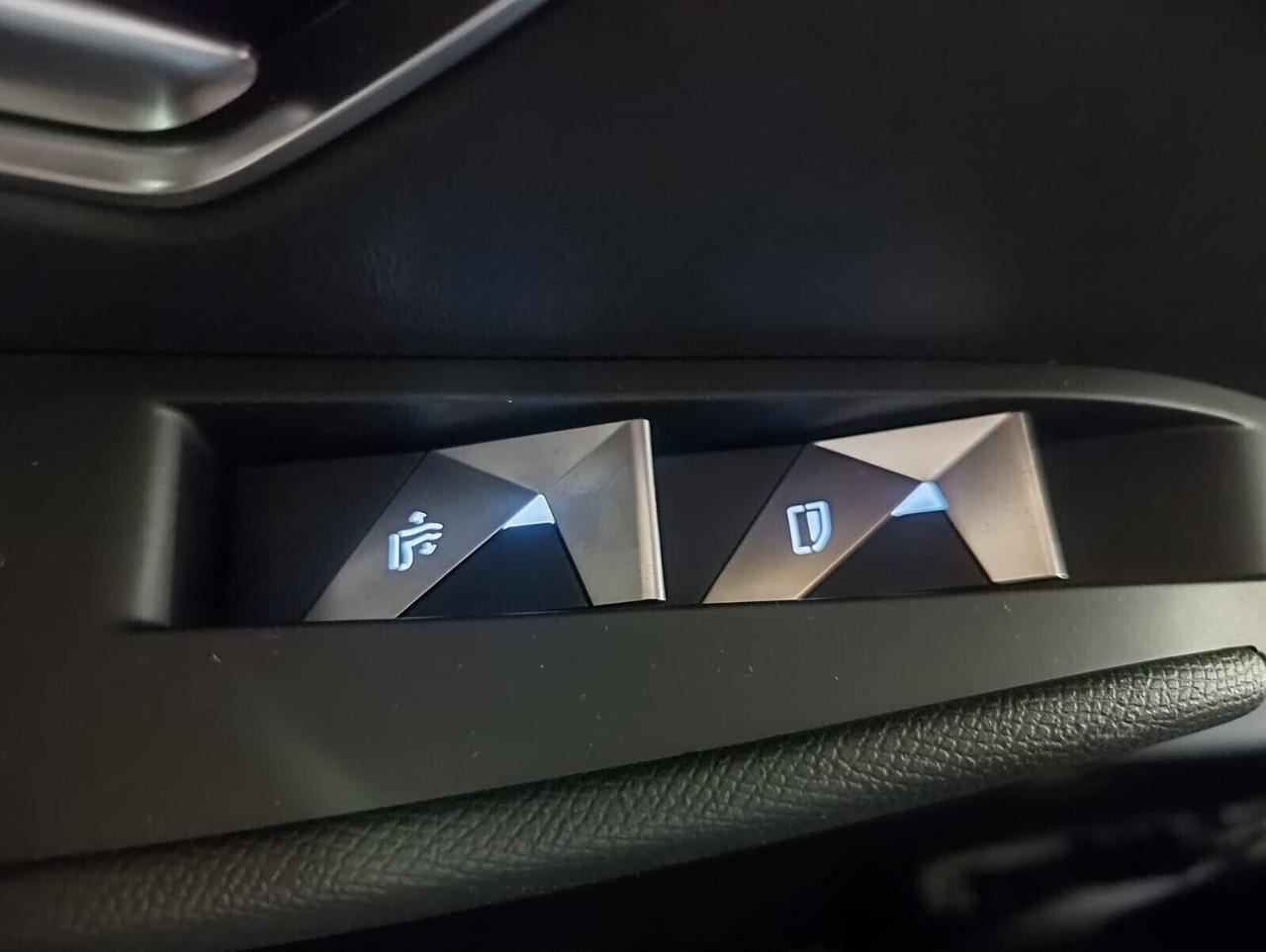 DS DS7 Crossback 1.6 E-Tthense Plug-In Hybrid 4×4 Ligne Noire