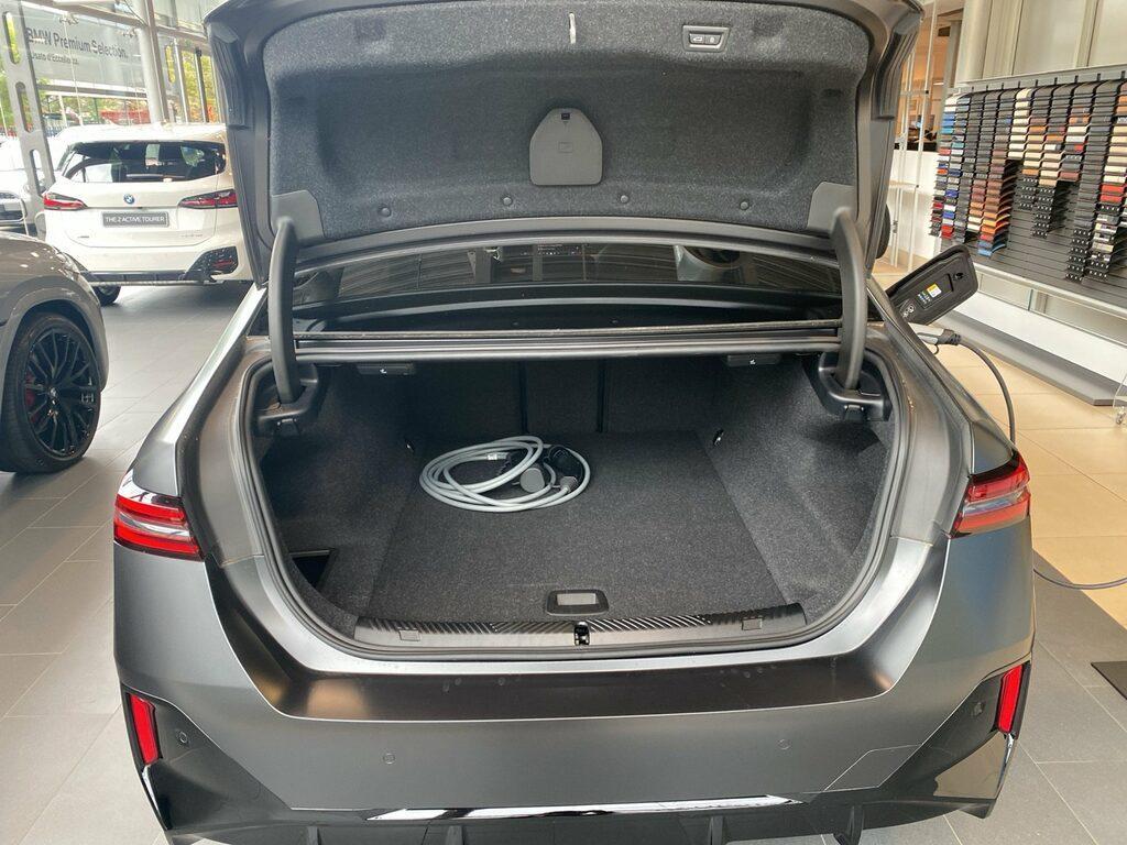 BMW i5 M60 Berlina Auto