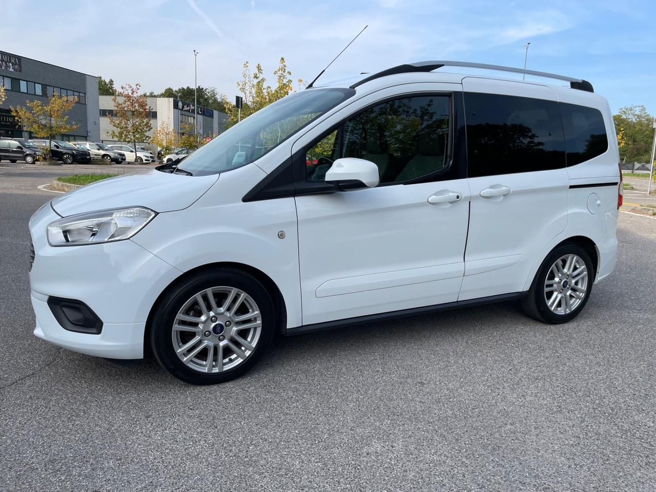 Ford Tourneo Courier 1.5 TDCI 100 CV Sport