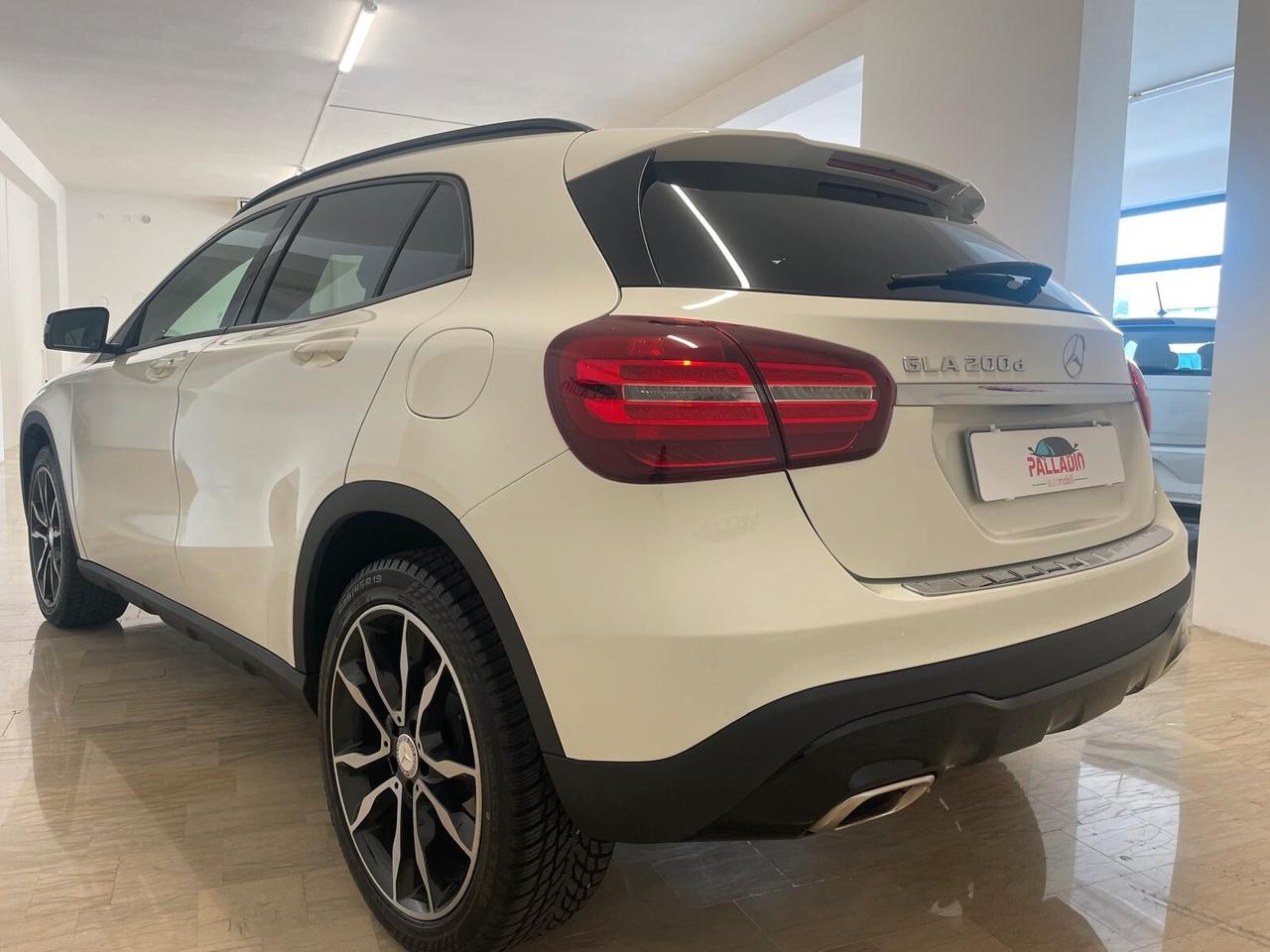 MERCEDES GLA 200d AUTOMATIC SPORT NIGHT EDITION – SOLO 41.332 KM CERTIFICATI