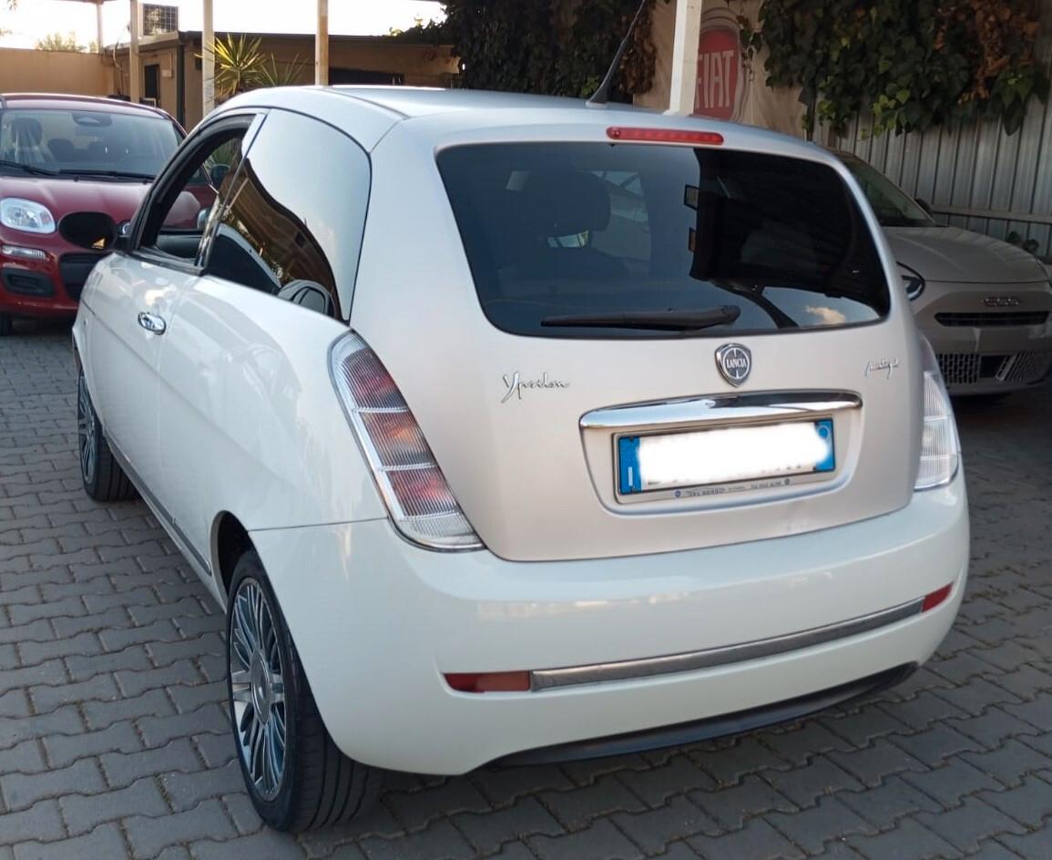Lancia Ypsilon 1.3 MJT 90 CV Platino