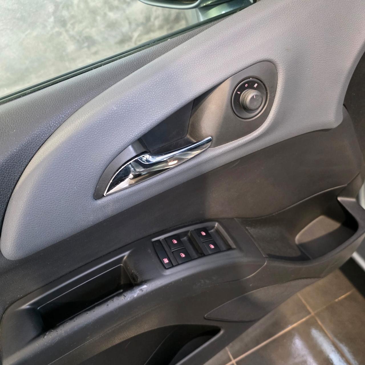 Opel Meriva 1.4 BENZINA NEOPATENTATI
