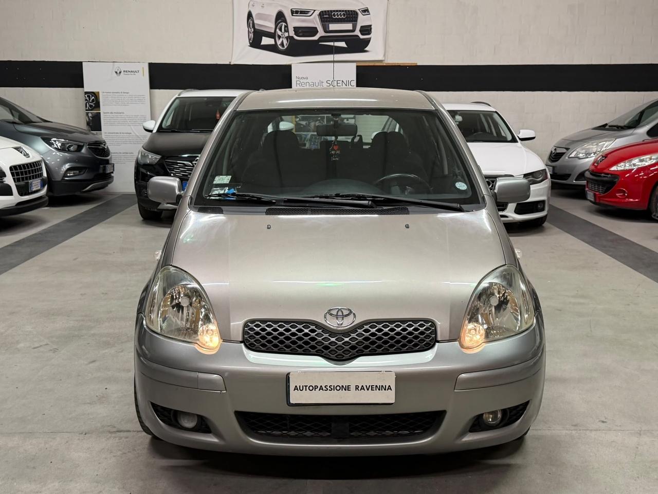Toyota Yaris 1.3i 16V cat 5 porte Sol