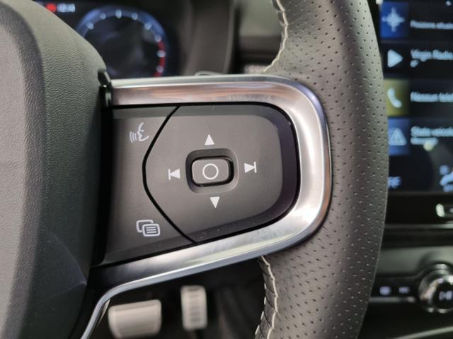 VOLVO XC40 D3 R-design