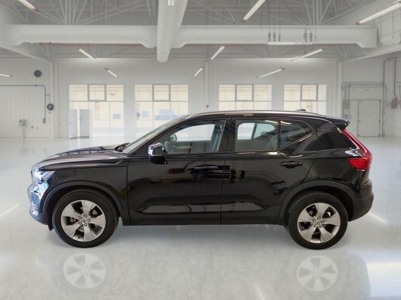 VOLVO XC40 T3 automatico Momentum Pro