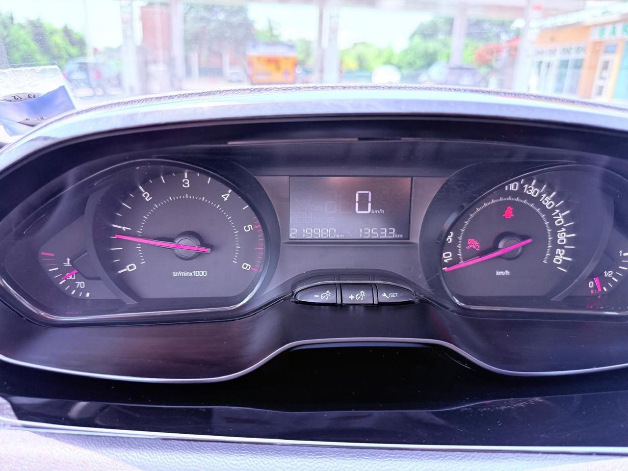 Peugeot 208 1.4 HDi 68 CV 5 porte Ok neopatentati