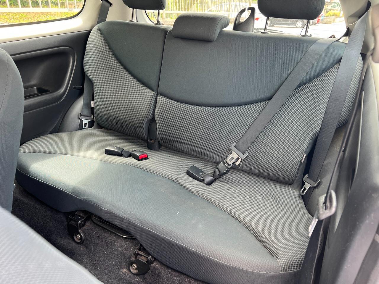 Toyota Yaris 1.0i 16V cat 3 porte Euro 4 adatta a neopatentati