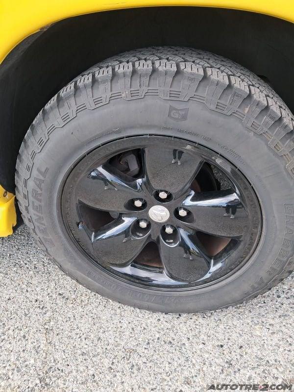 Dodge RAM DODGE RAM 5.7 HEMI RUMBLE-BEE 2WD