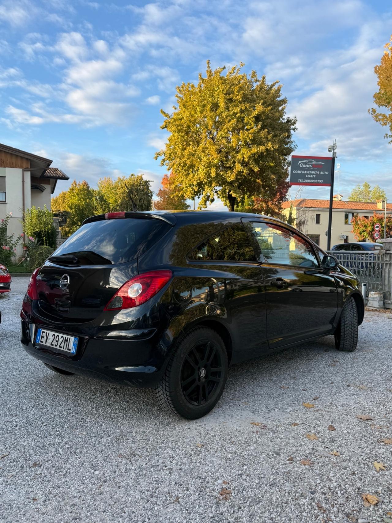 Opel Corsa 1.4 16V 3 porte b-color