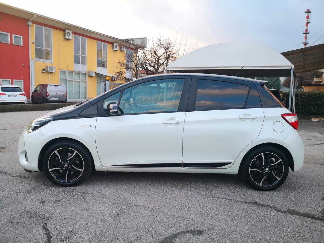 Toyota Yaris 1.5 Hybrid 5 porte Trend "White Edition" Automatic