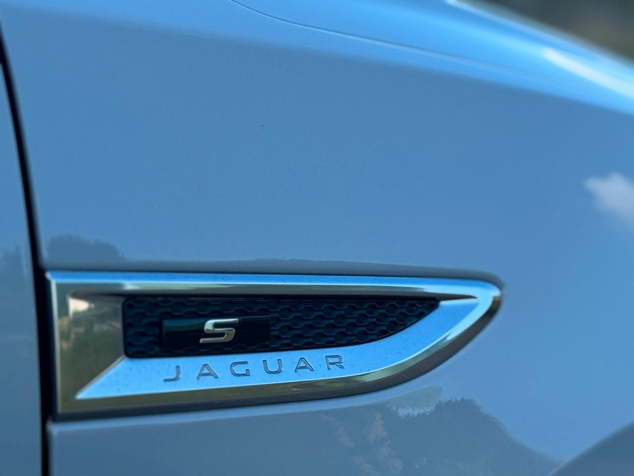 Jaguar E-Pace 2.0D 180 CV AWD R-Dynamic FINANZIABILE