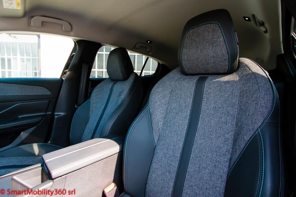 Peugeot 408 Hybrid 136 e-DCS6 Allure - Ok neopatentati!!!