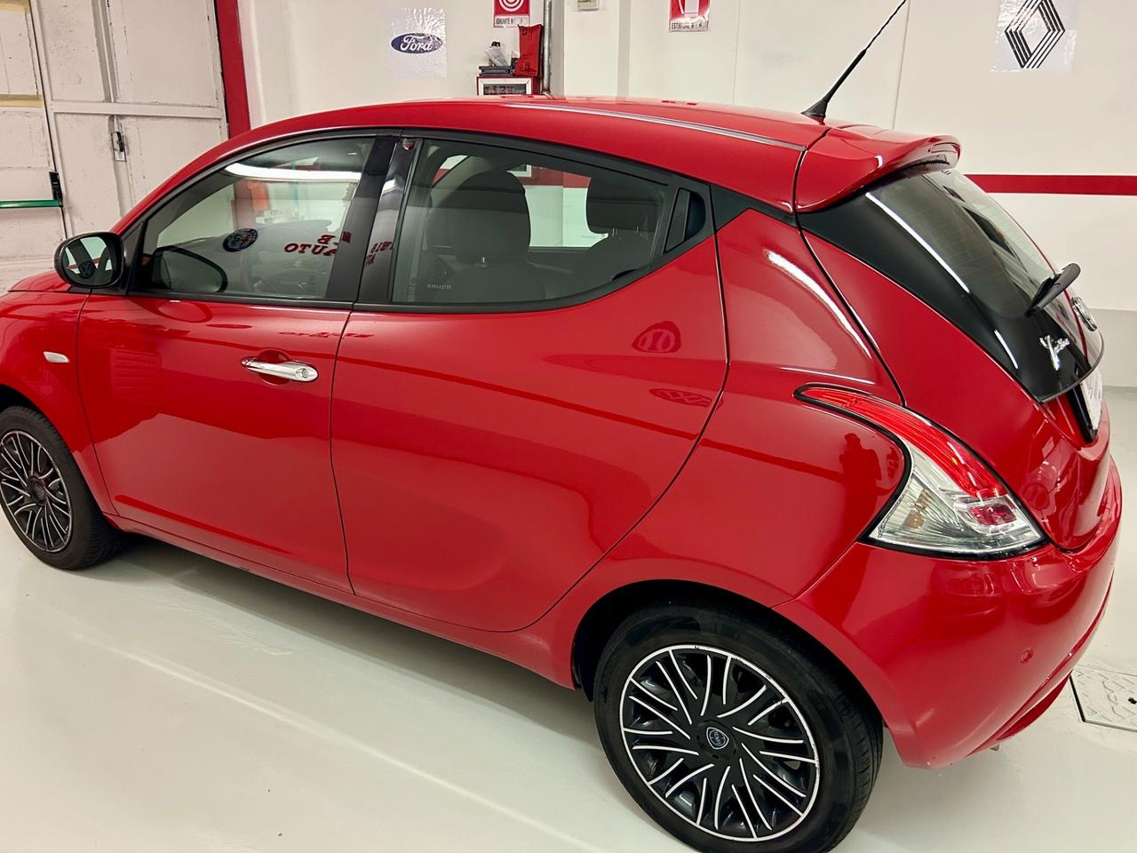 Lancia Ypsilon 1.2 69 CV 5 porte S&S Platinum