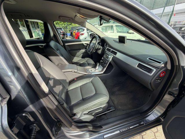 VOLVO V70 V70 III 2.0 d3 Summum geartronic E5