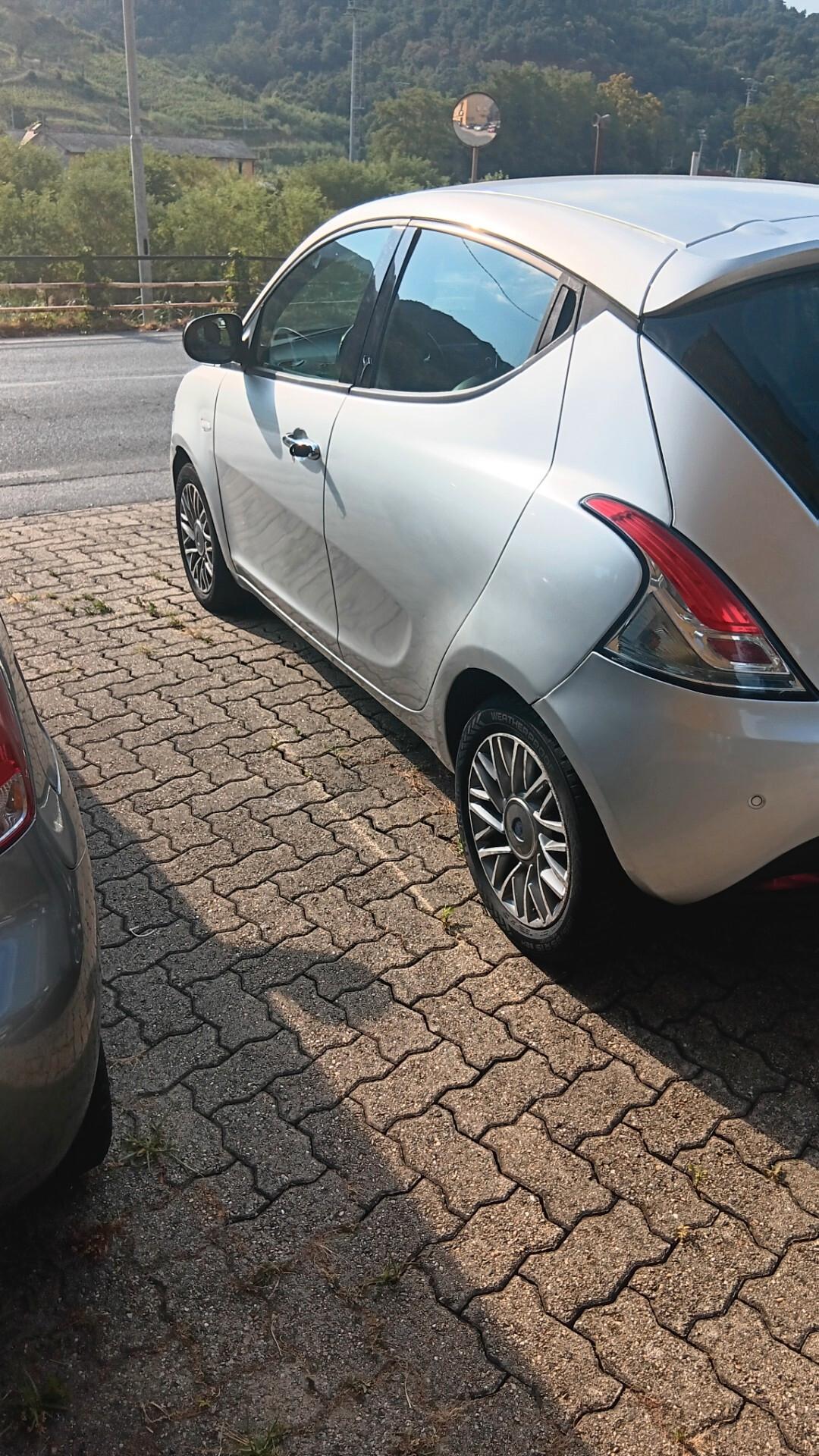 Lancia Ypsilon 0.9 TwinAir 85 CV 5 porte S&S Platinum