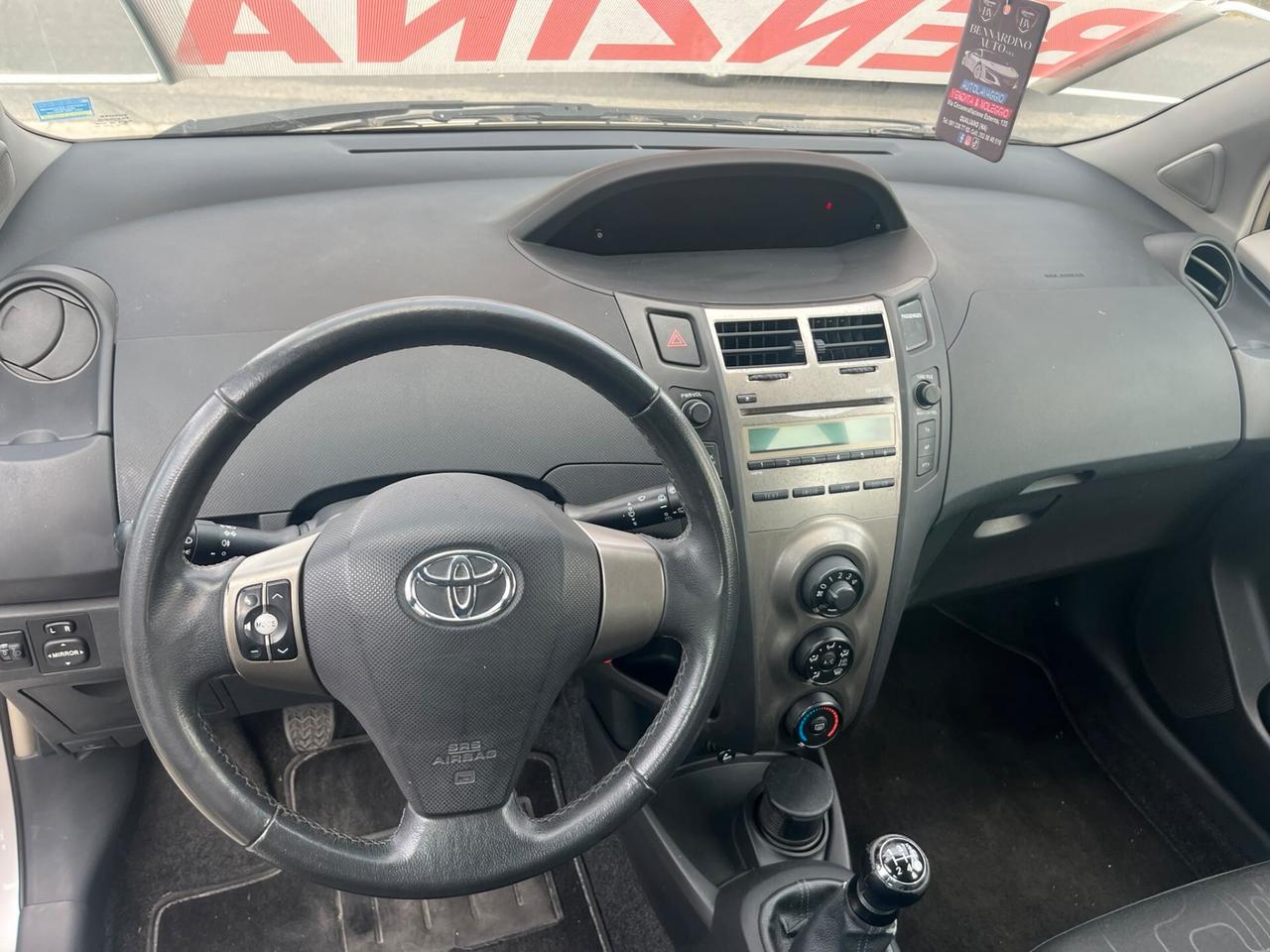 Toyota Yaris 1.0 5 porte Sol