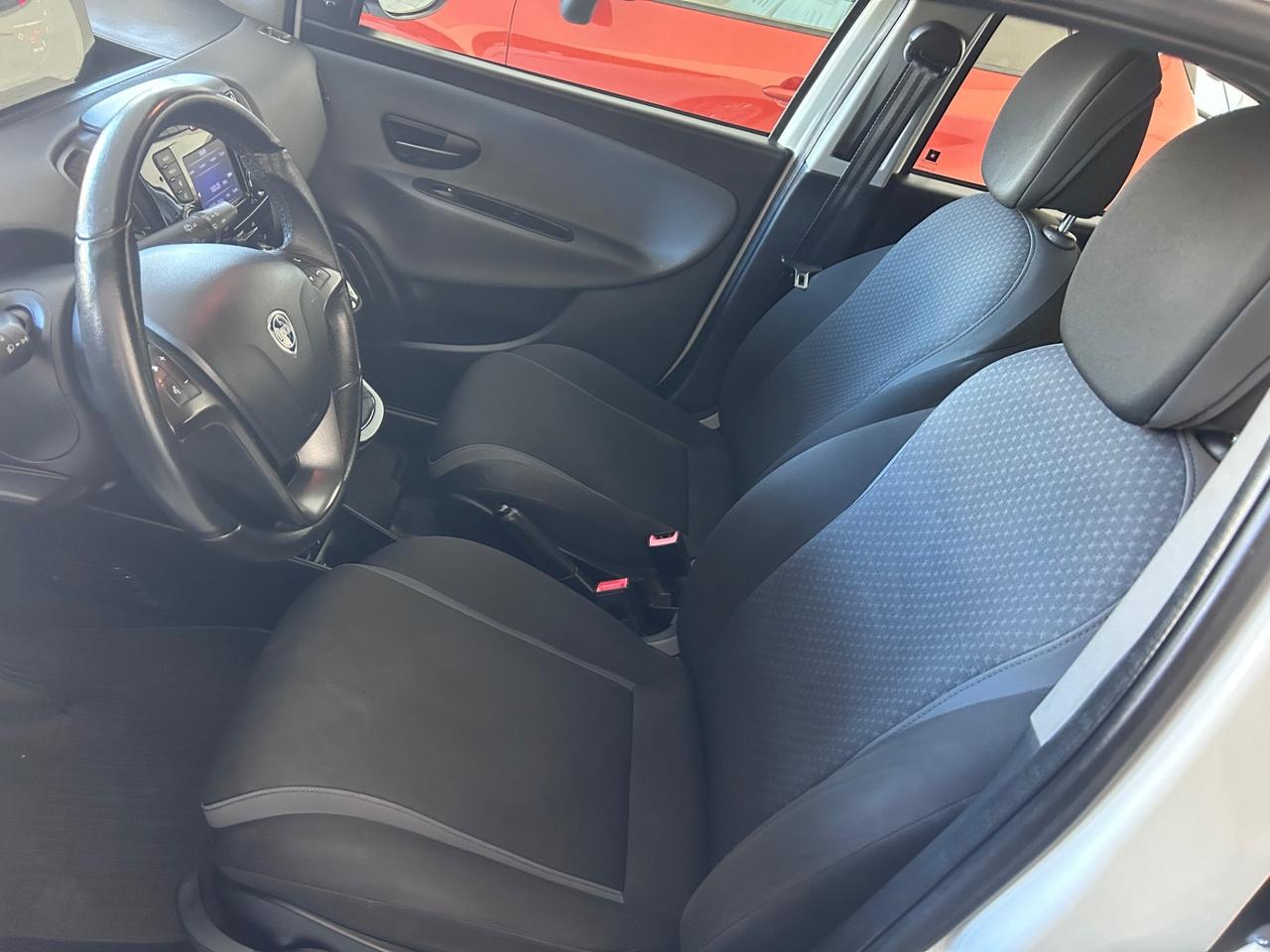 Lancia Ypsilon 1.2 69 CV 5 porte GPL Ecochic Silver