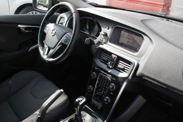 VOLVO V40 Cross Country D2 Business FULL-LED