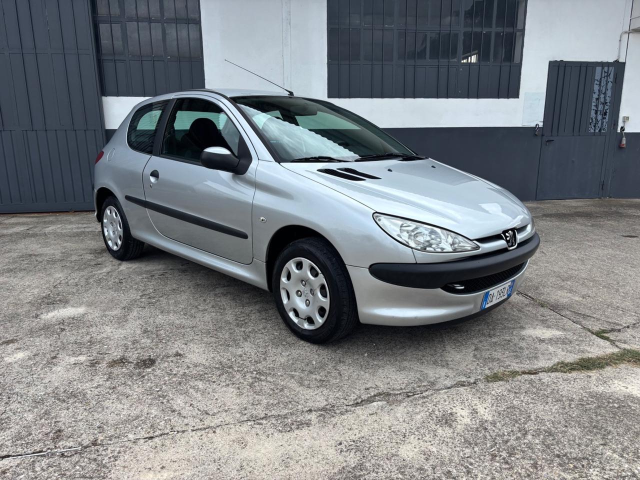 Peugeot 206 1.4 benzina. Neopatentati. Garanzia