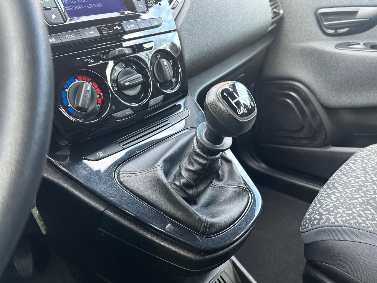 Lancia Ypsilon 1.0 Hybrid Ecochic