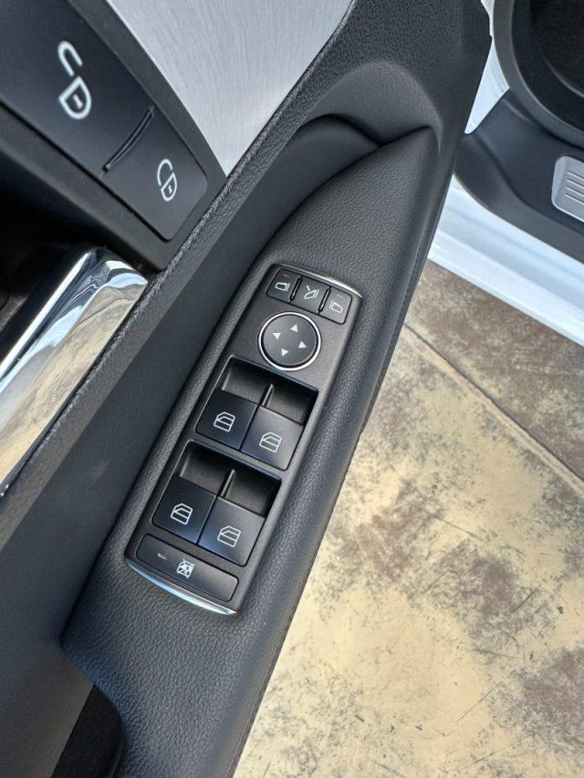 MERCEDES-BENZ E 220 CDI Coupé Premium AMG - Auto - 18" - Tetto - Navi