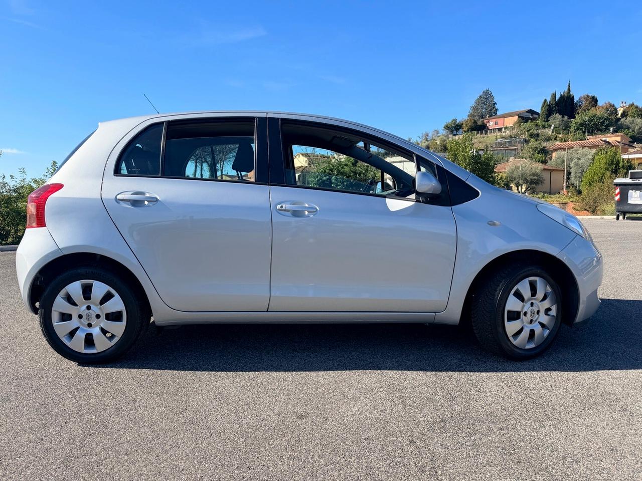 Toyota Yaris 1.0 VVT-i 70cv Benzina - 67.000 km - Garanzia 12 mesi