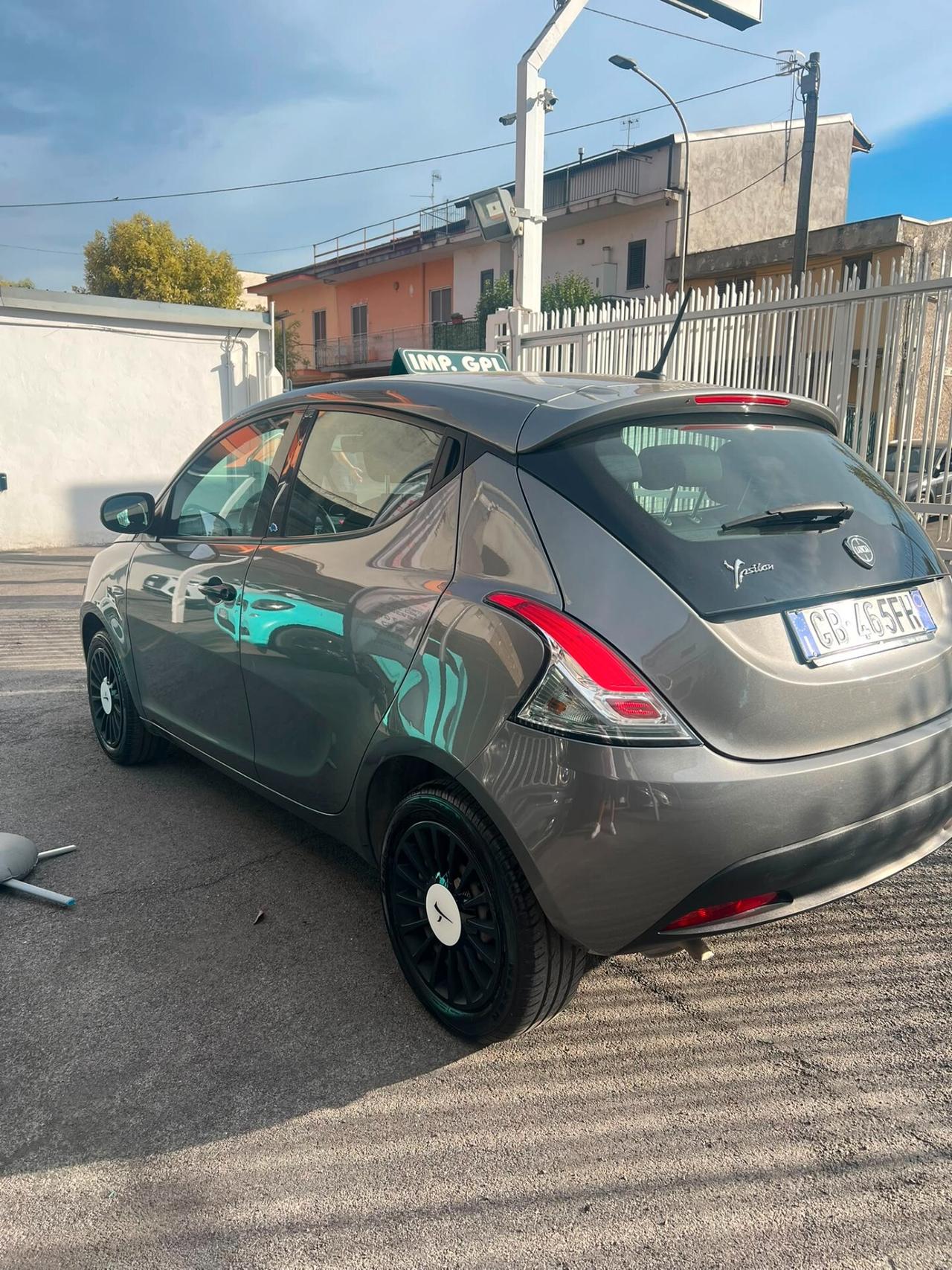 Lancia Ypsilon 1.2 69 CV 5 porte GPL Ecochic Elefantino Blu