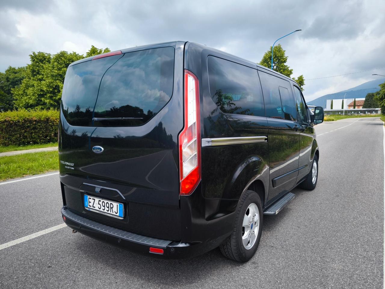 FORD TOURNEO CUSTOM 2,2 TDCI 155CV- TITANIUM- 8 POSTI