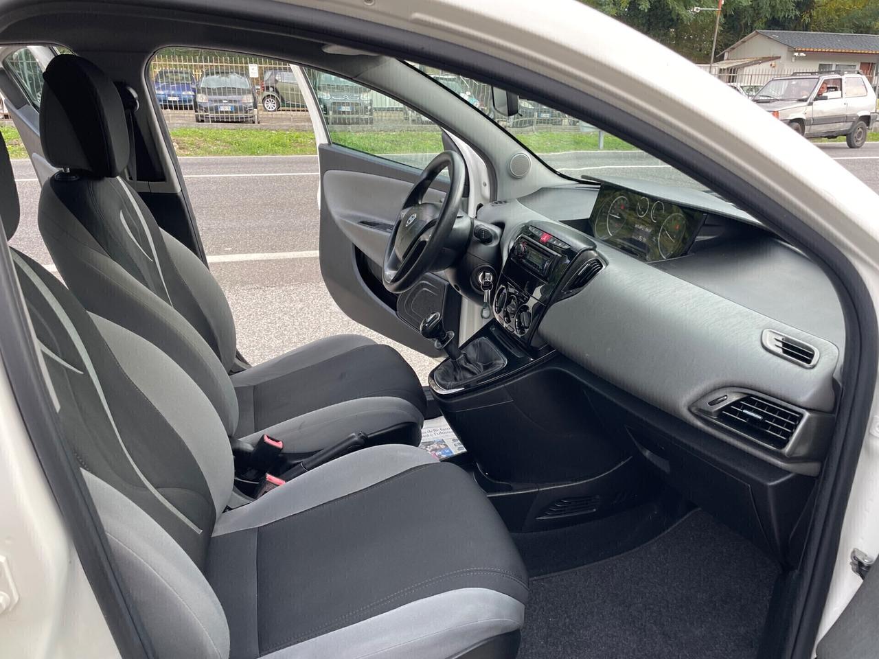 Lancia Ypsilon 0.9 TwinAir 85 CV 5 porte Metano Ecochic Gold