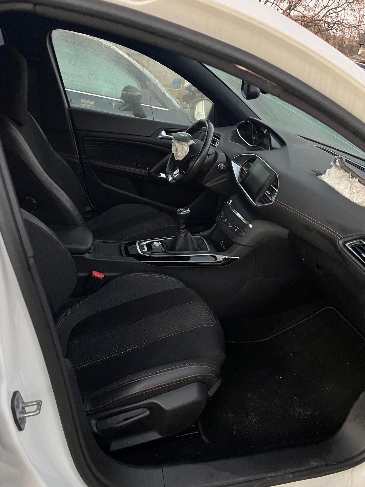 Peugeot 308 1.5HDi GT Line 2020 INCIDENTATA