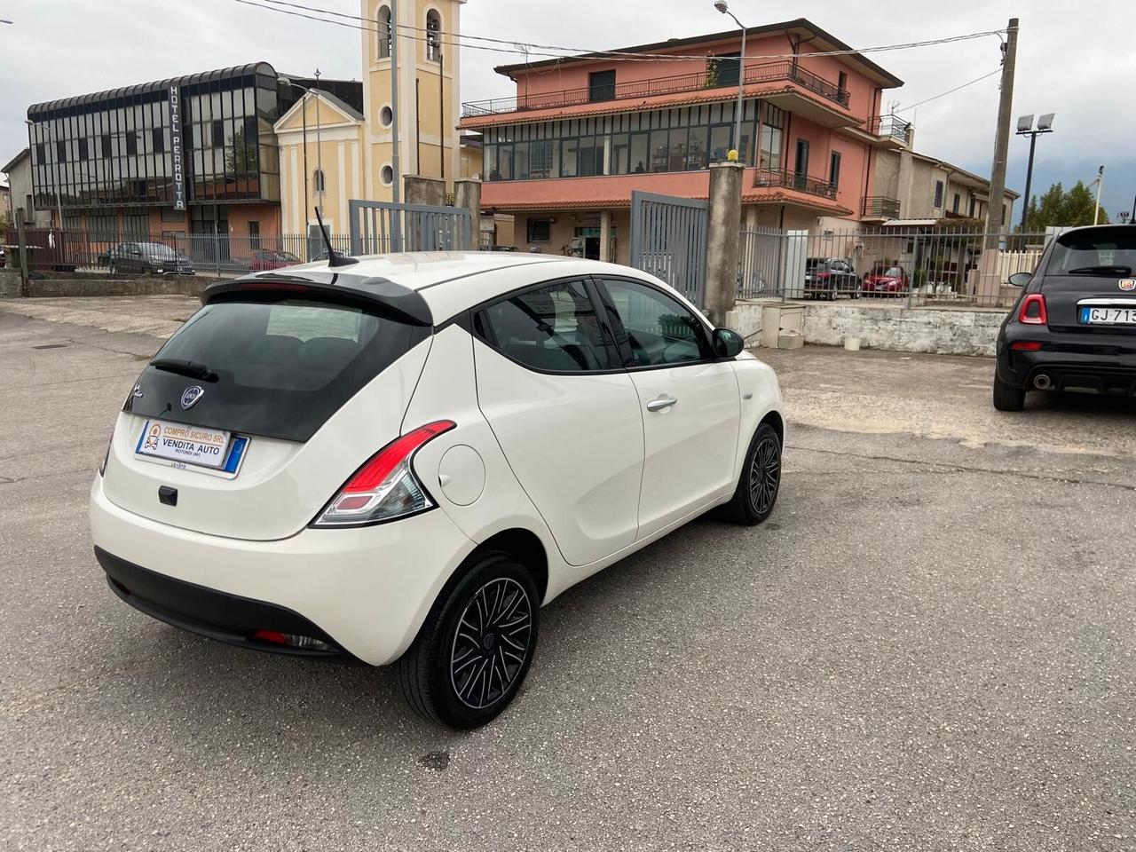Lancia Ypsilon 1.2 69 CV 5 porte GPL Gold 2023