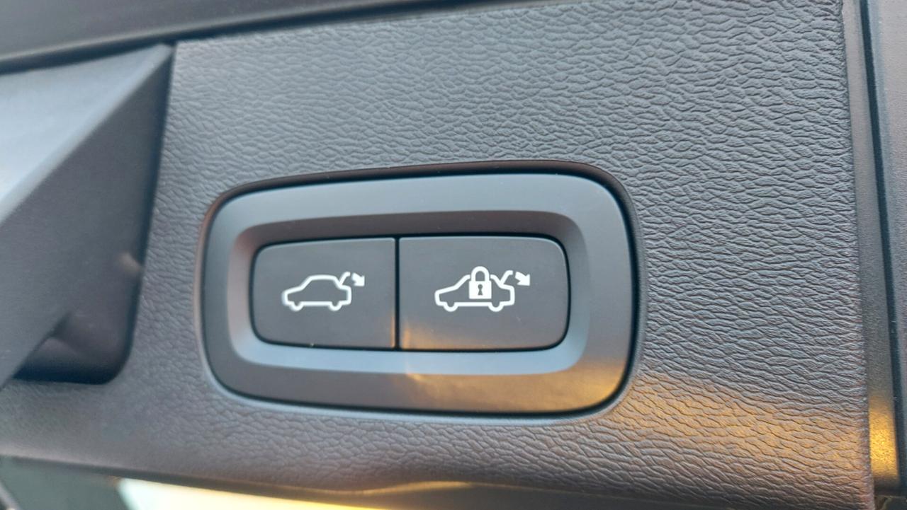 Volvo XC 60 XC60 T6 Recharge Plug-in Hybrid AWD automatico Ultimate Dark