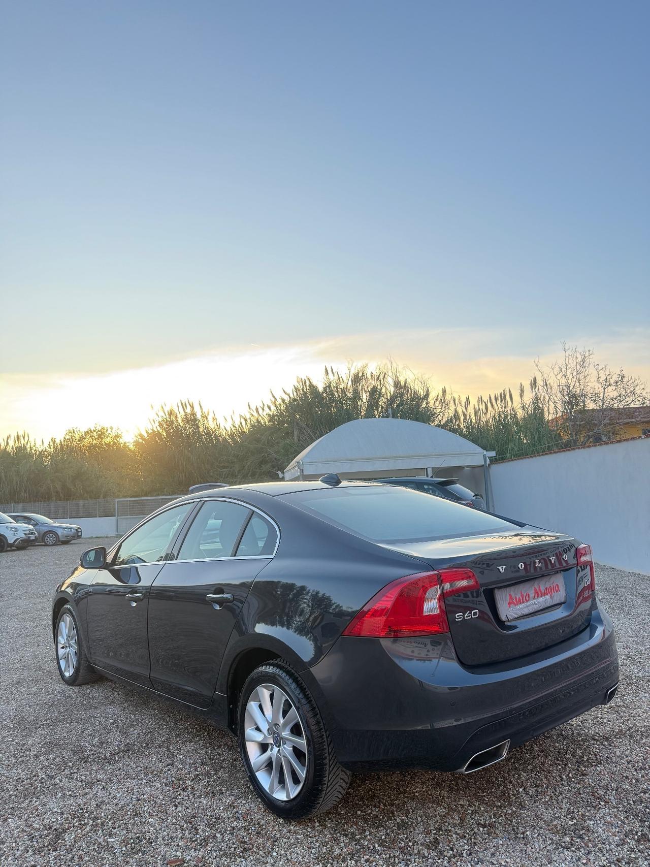 Volvo S60 D5 AWD Geartronic Momentum