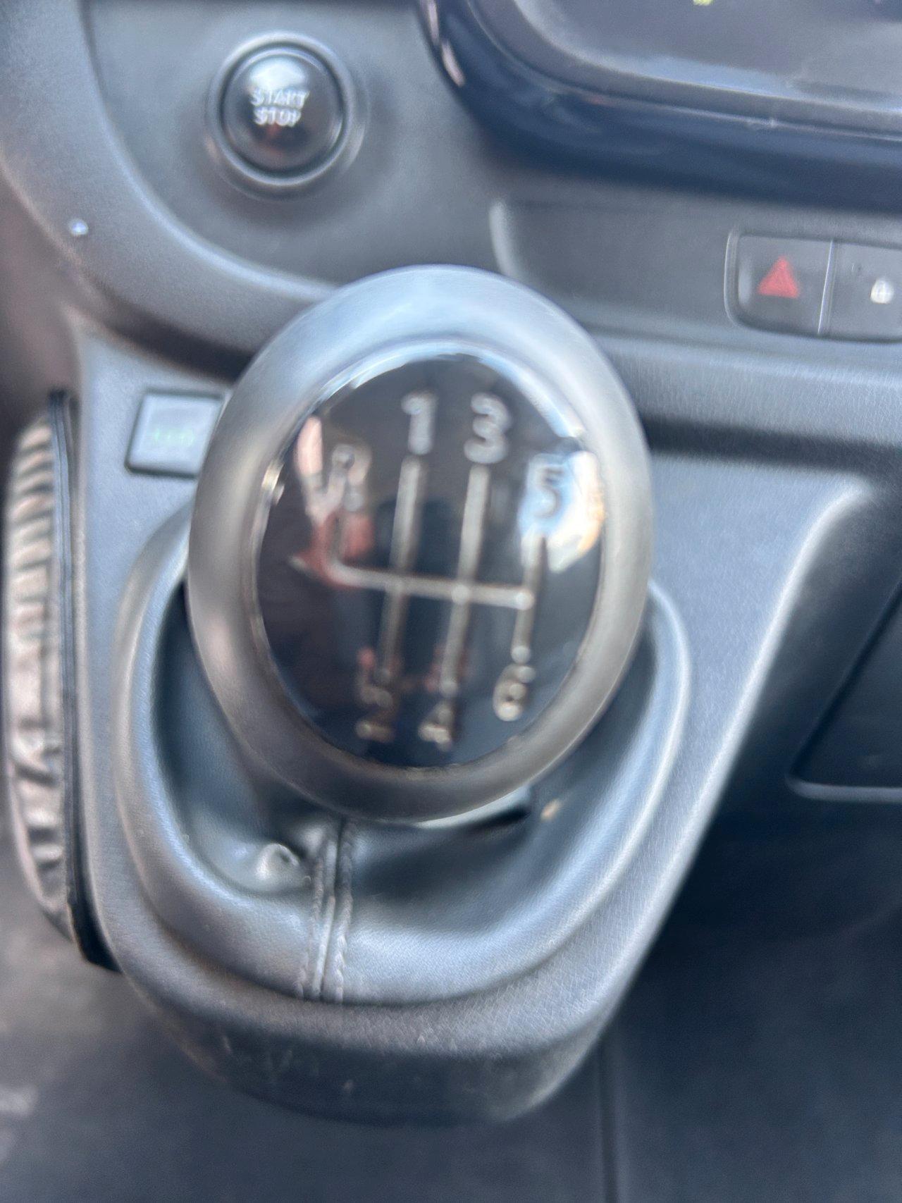 OPEL VIVARO FURGONE 3 POSTI
