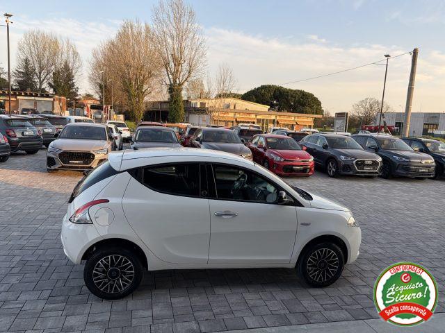 LANCIA Ypsilon Metano Ecochic Gold 5 porte ANCHE NEOPATENTATI