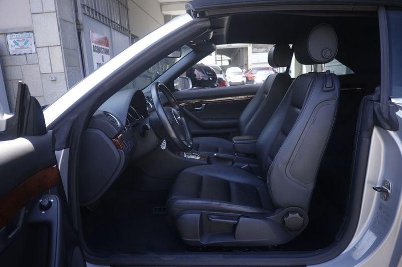 Audi A4 A4 Cabrio 2.5 V6 tdi 163cv multitronic 120KW ANNO 2005