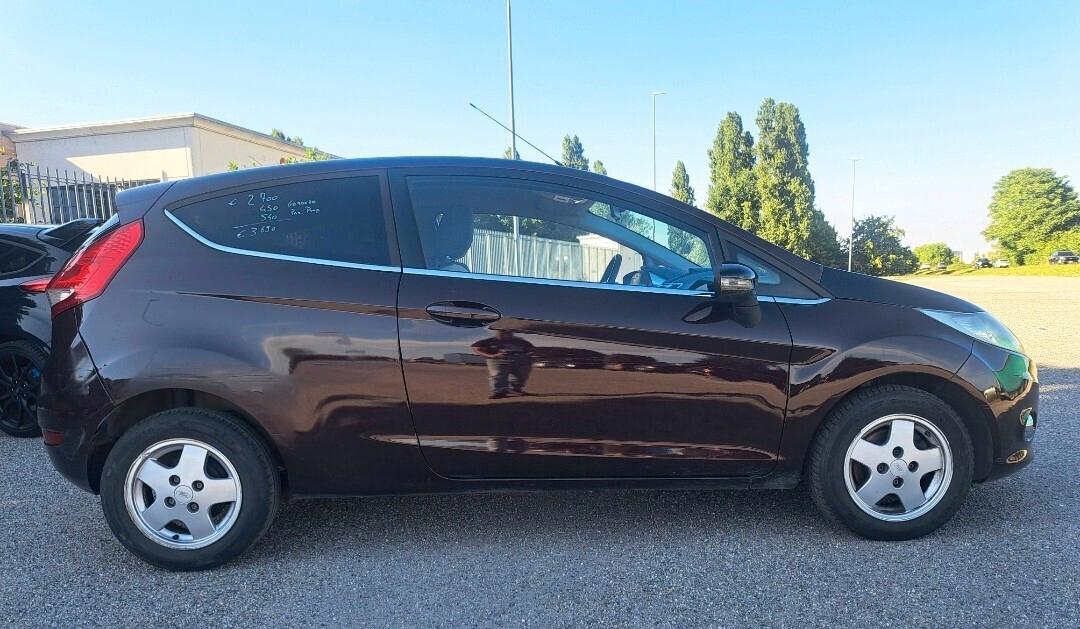 Ford Fiesta 1.4 3 porte Bz.- GPL Titanium