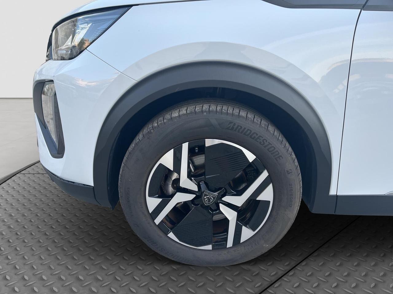 Peugeot 2008 Hybrid 145cv Allure automatica 2025