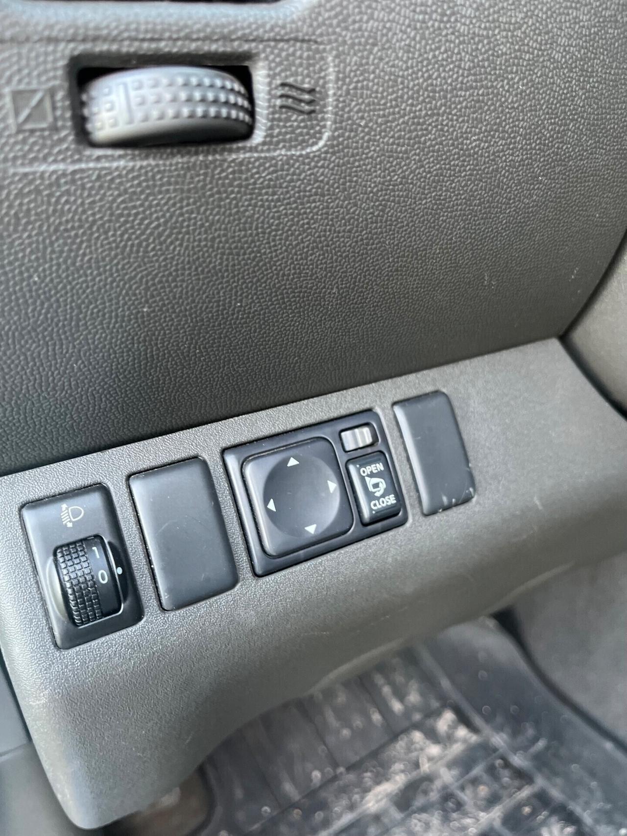 Nissan Navara 3.0 dCi 4 porte Double Cab LE V6