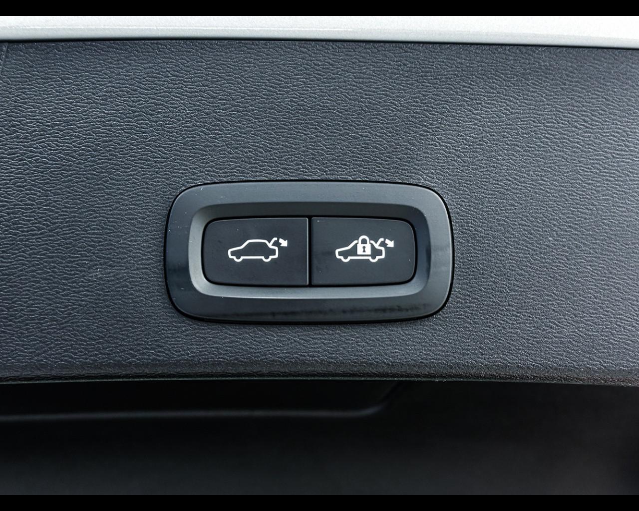 VOLVO XC40 (2017-->) - XC40 B3 automatico Core