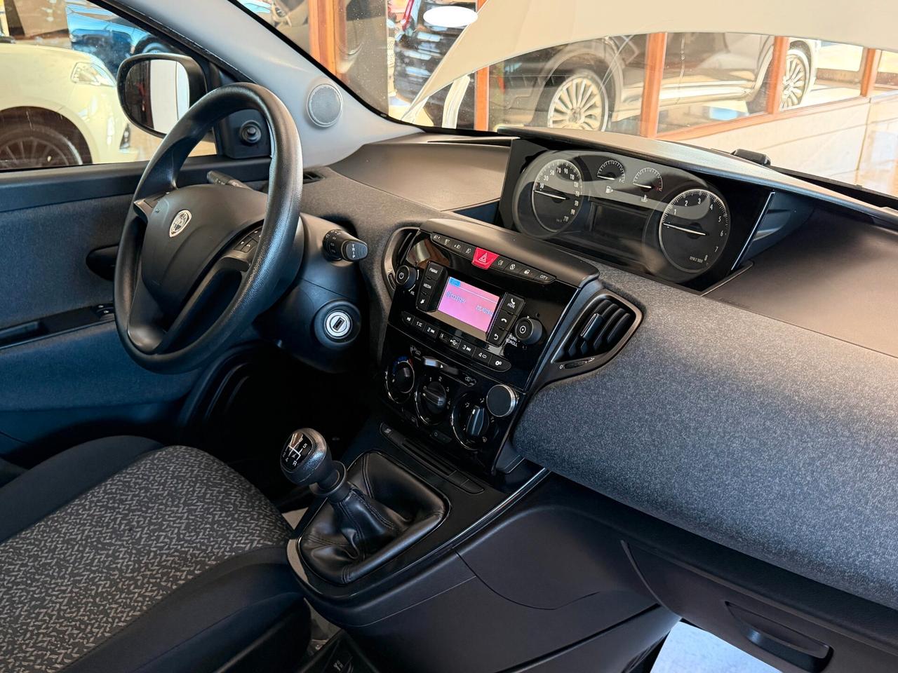 Lancia Ypsilon 1.2 69 cv. ELEFANTINO BLU