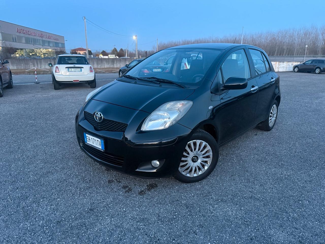 Toyota Yaris 1.0 5 porte Sol